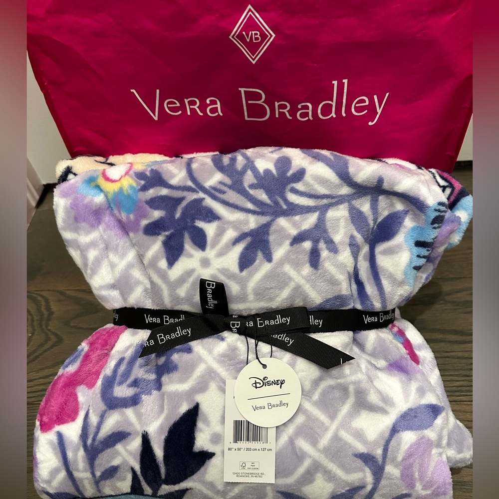 Disney’s Belle Vera Bradley Plush Throw Blanket NWT - Picture 4 of 6